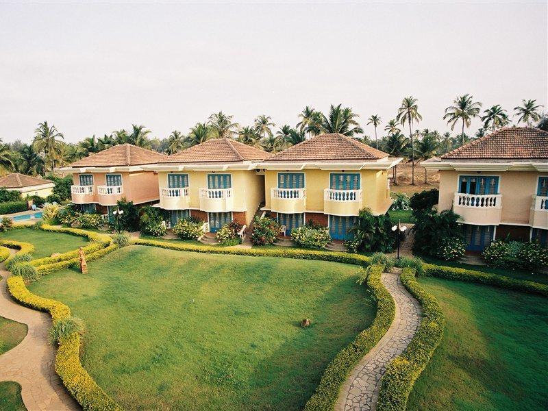 Coconut Grove Beach Resort Колва Экстерьер фото