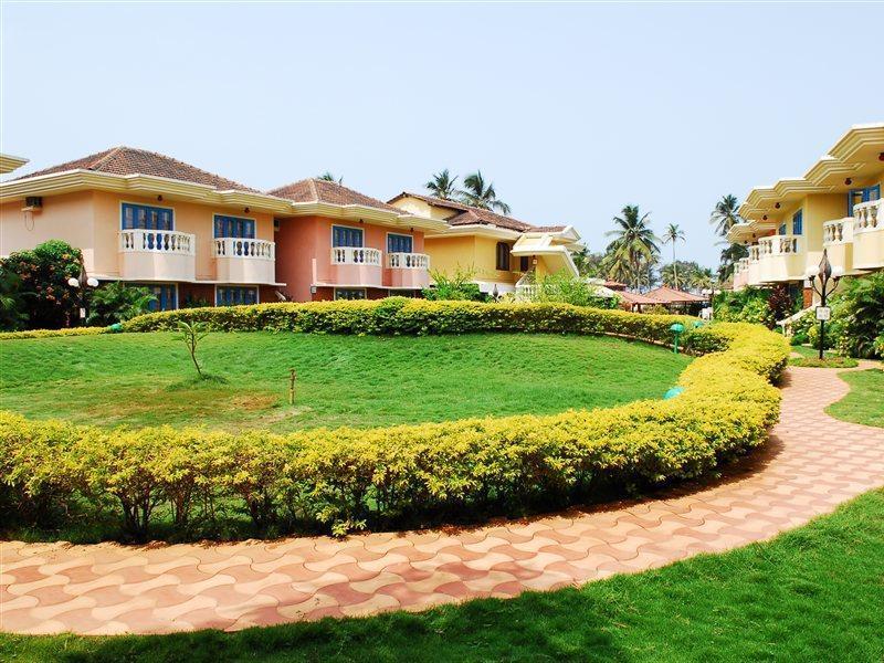 Coconut Grove Beach Resort Колва Экстерьер фото