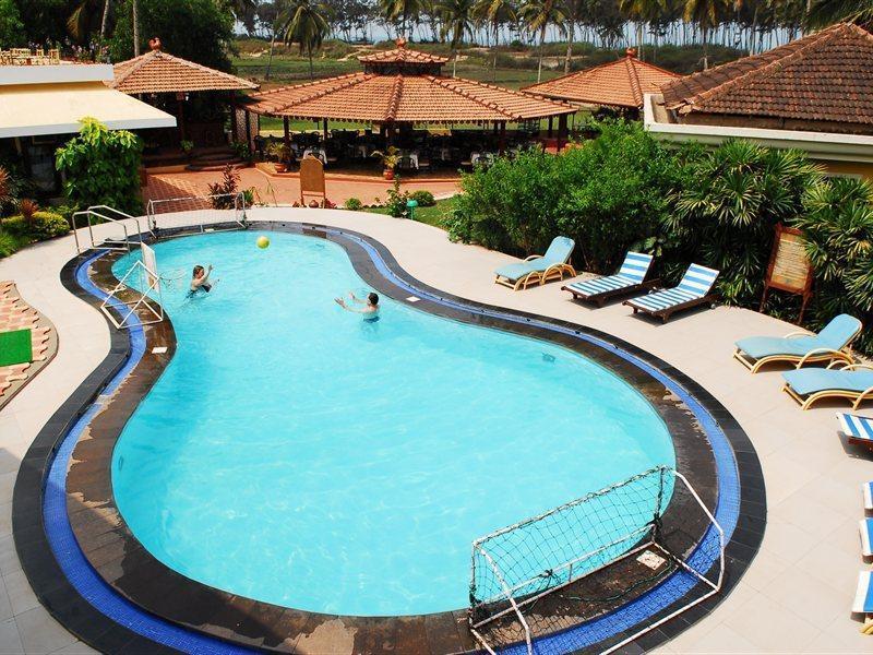 Coconut Grove Beach Resort Колва Экстерьер фото