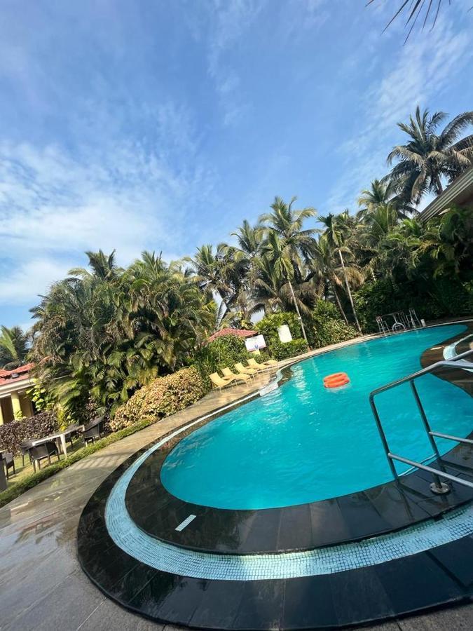 Coconut Grove Beach Resort Колва Экстерьер фото