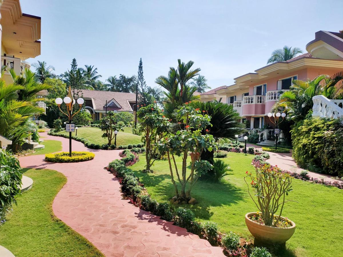 Coconut Grove Beach Resort Колва Экстерьер фото