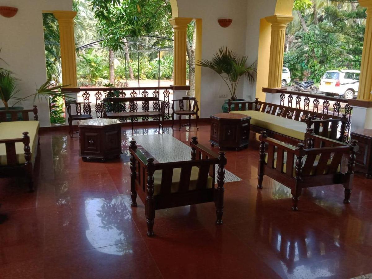 Coconut Grove Beach Resort Колва Экстерьер фото