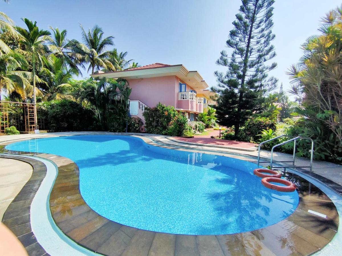 Coconut Grove Beach Resort Колва Экстерьер фото