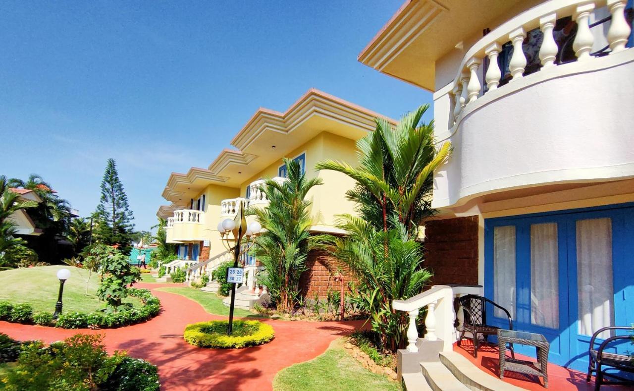 Coconut Grove Beach Resort Колва Экстерьер фото