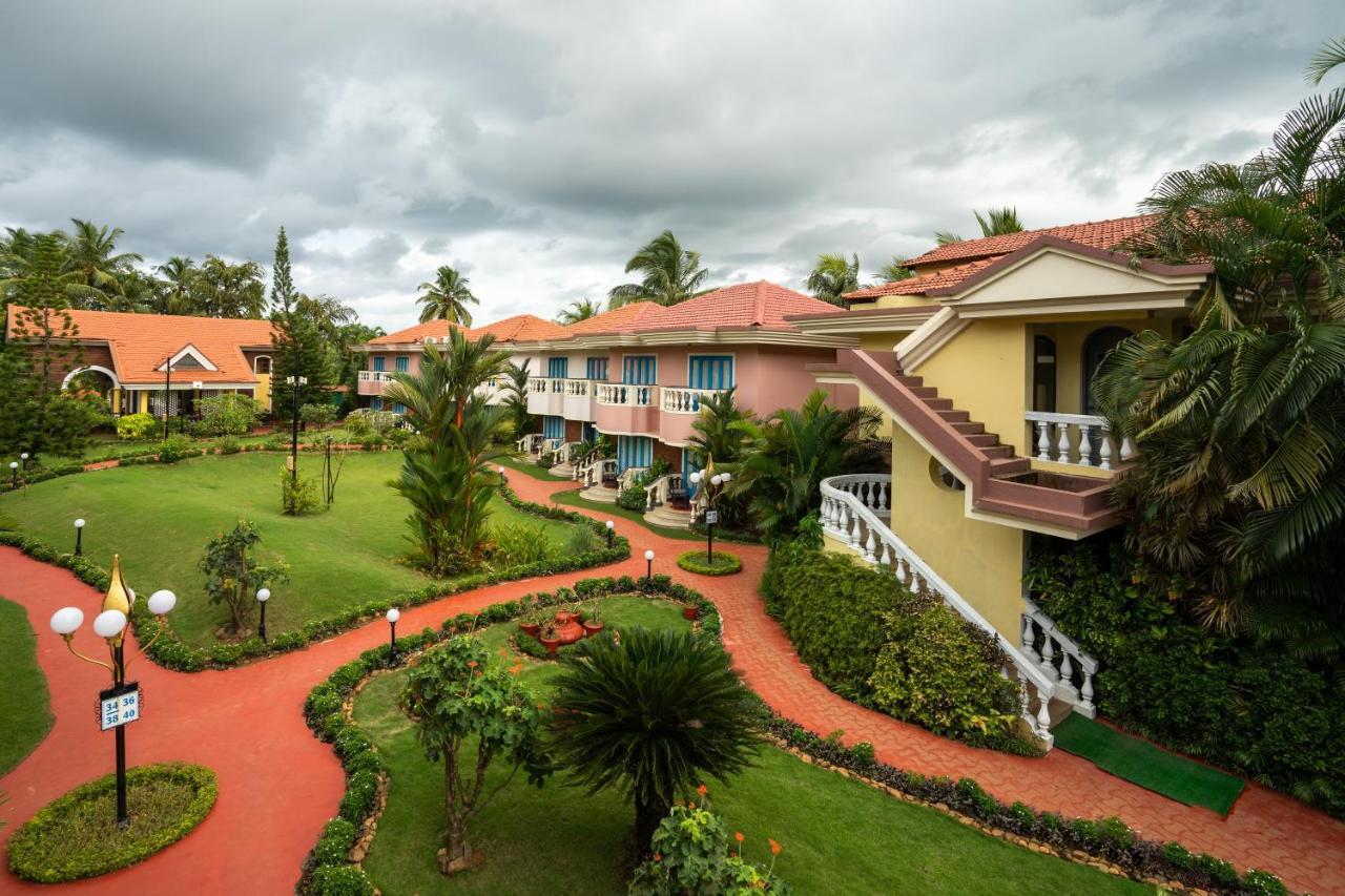Coconut Grove Beach Resort Колва Экстерьер фото
