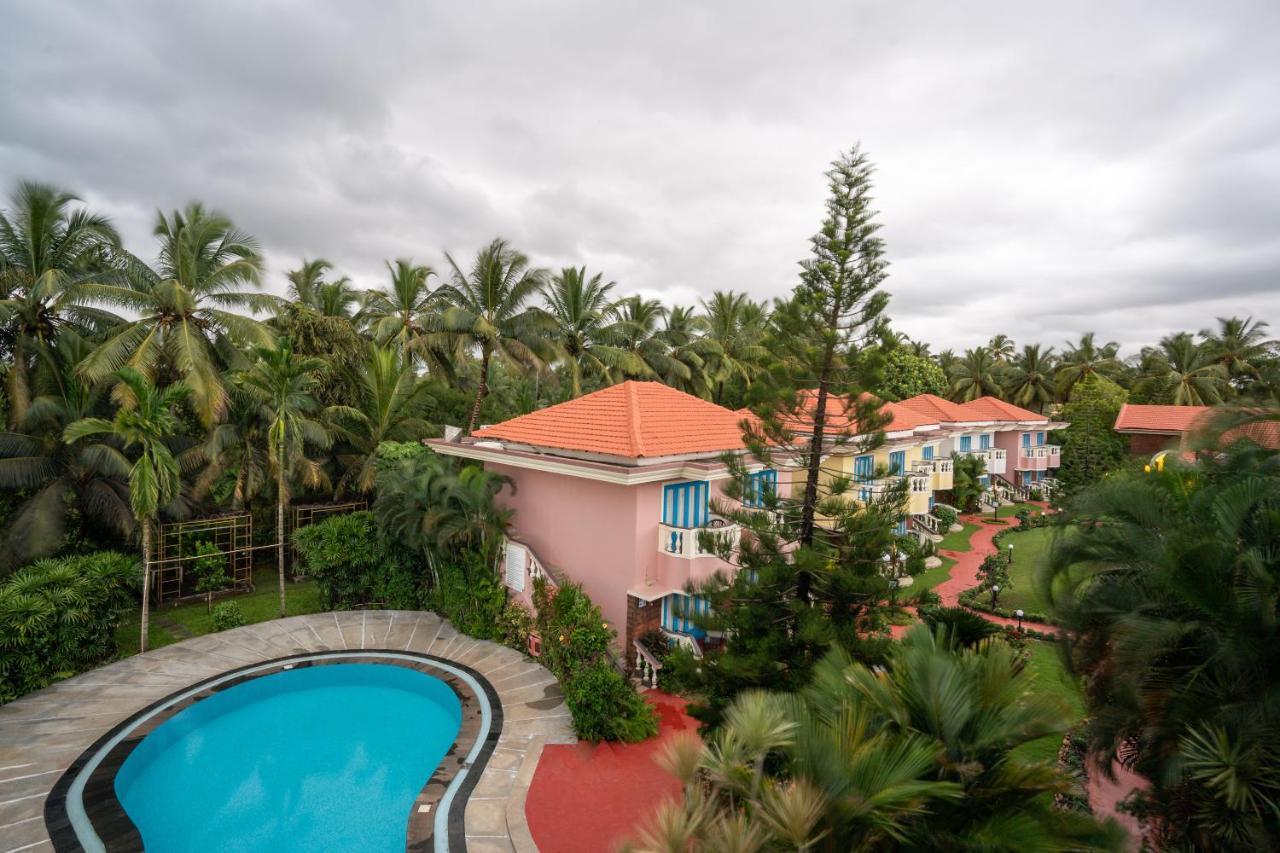 Coconut Grove Beach Resort Колва Экстерьер фото