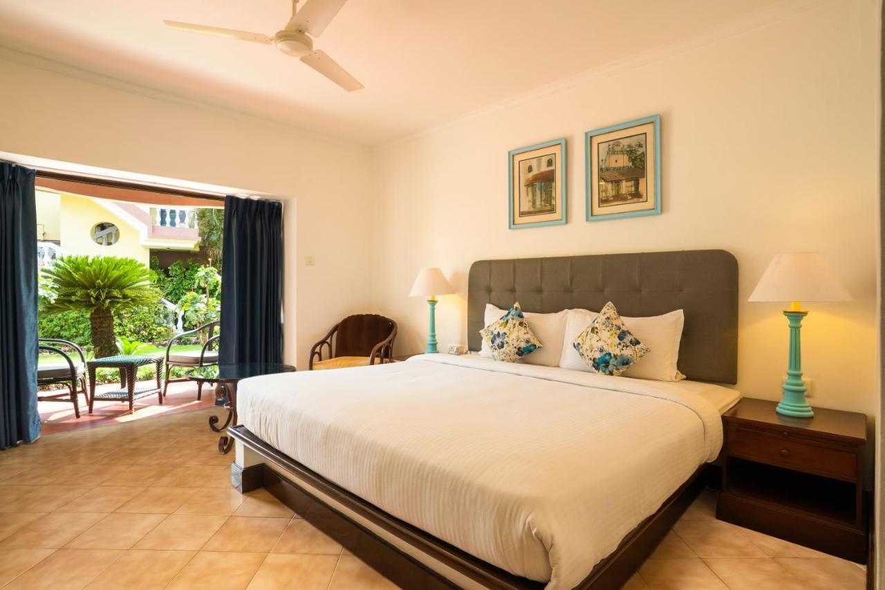 Coconut Grove Beach Resort Колва Экстерьер фото
