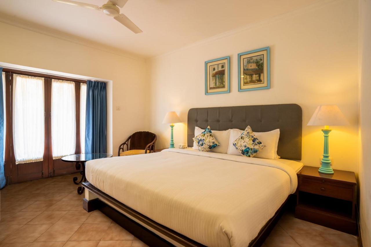 Coconut Grove Beach Resort Колва Экстерьер фото
