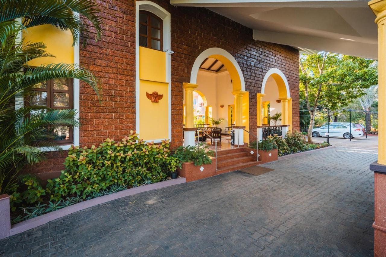 Coconut Grove Beach Resort Колва Экстерьер фото
